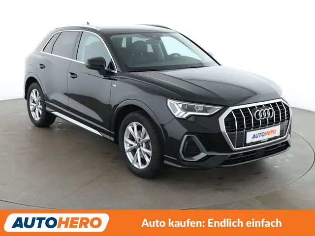 Audi Q3 view 8