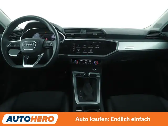Audi Q3 view 12