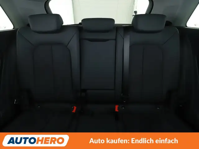 Audi Q3 view 15