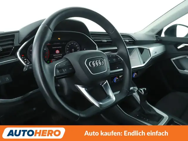 Audi Q3 view 11