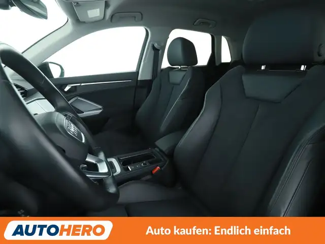 Audi Q3 view 10