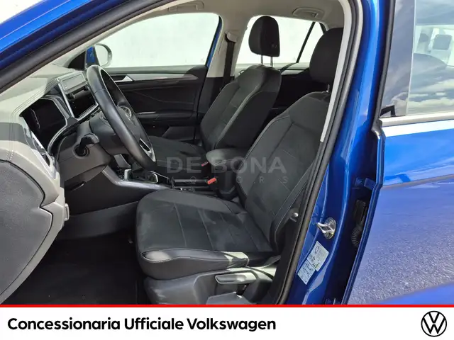 Volkswagen T-Roc view 8