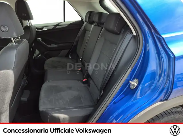 Volkswagen T-Roc view 9