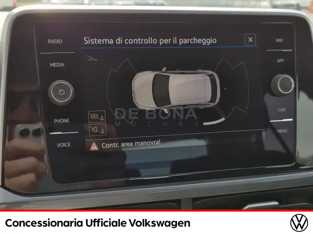 Volkswagen T-Roc view 13
