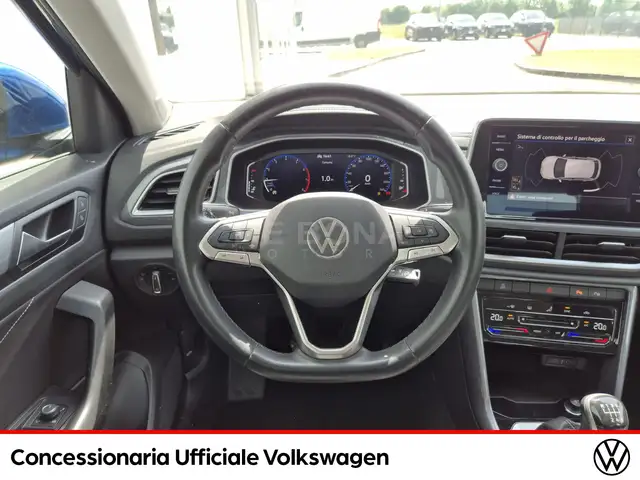 Volkswagen T-Roc view 11