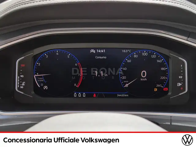 Volkswagen T-Roc view 12
