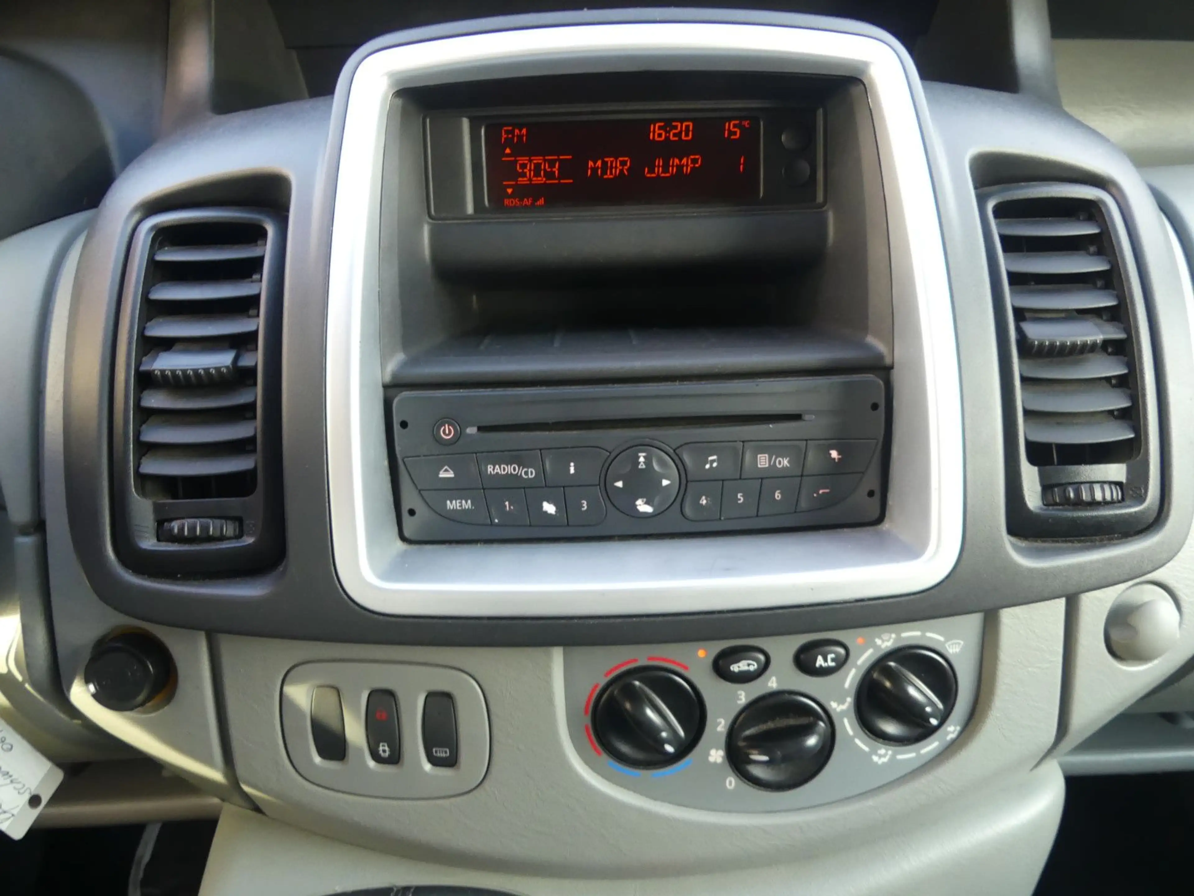 Opel Vivaro Kasten/Kombi/L2H1 2,9t/9-Sitze/Klima — photo 13
