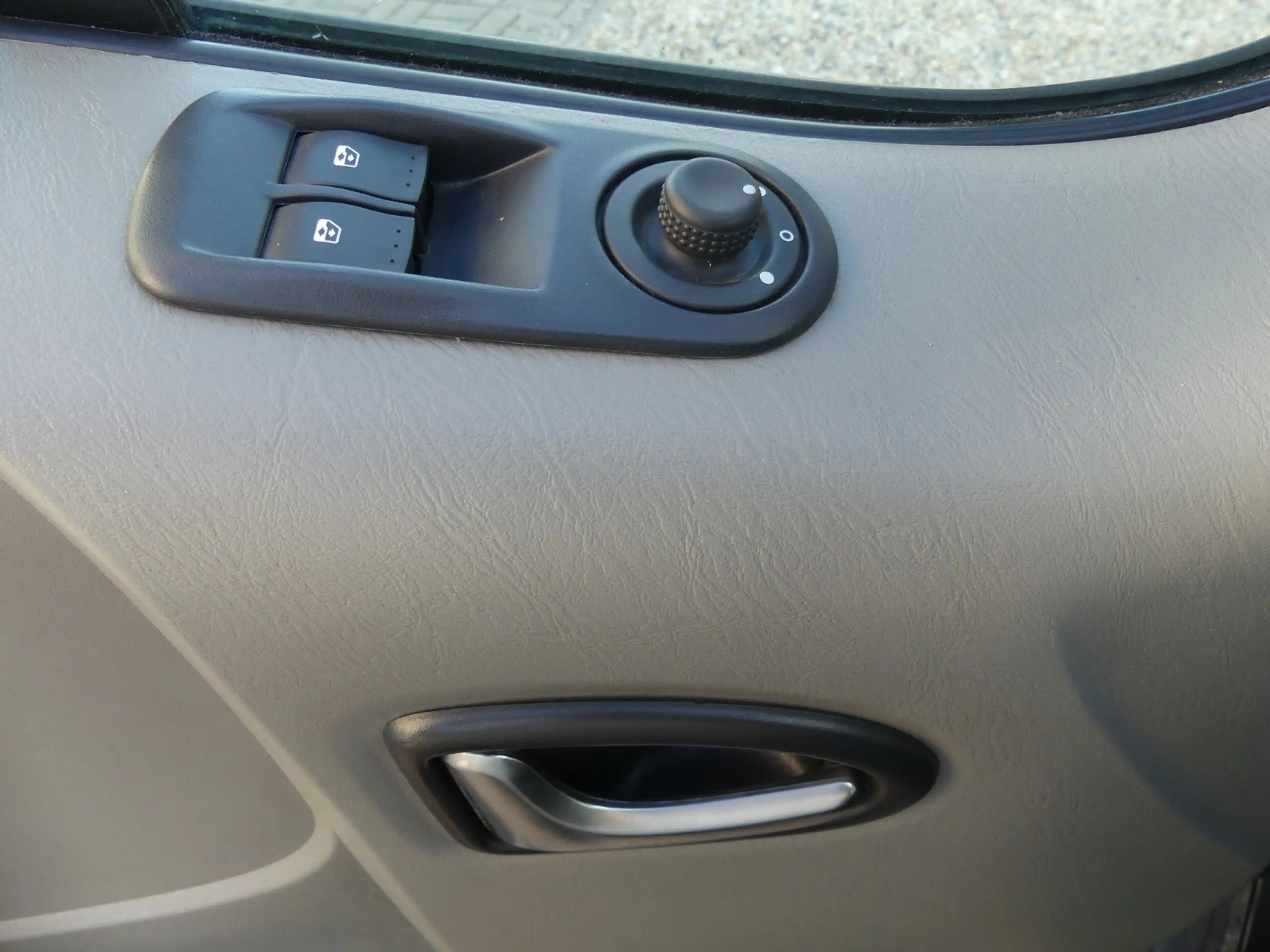 Opel Vivaro Kasten/Kombi/L2H1 2,9t/9-Sitze/Klima — photo 8