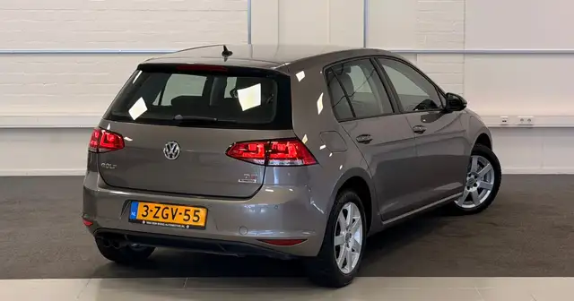 Volkswagen Golf view 29