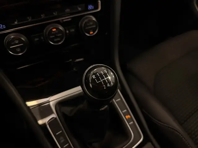 Volkswagen Golf view 19