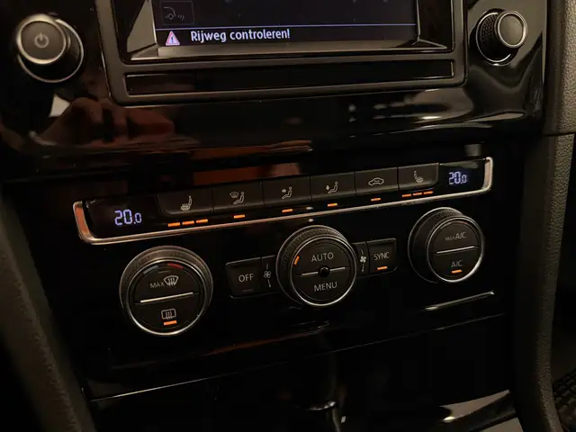 Volkswagen Golf view 21