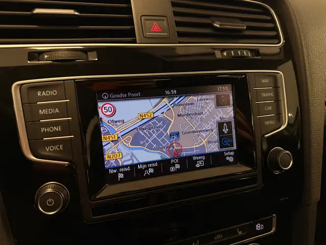 Volkswagen Golf view 17