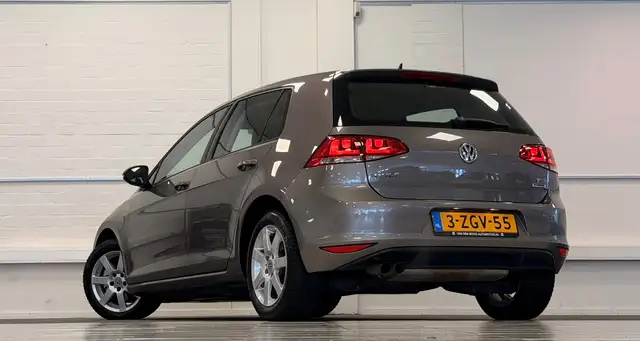 Volkswagen Golf view 4