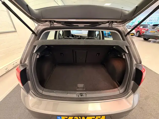 Volkswagen Golf view 11