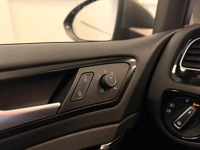 Volkswagen Golf view 23