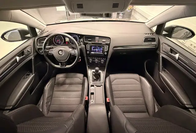 Volkswagen Golf view 12