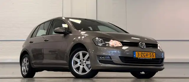 Volkswagen Golf view 2