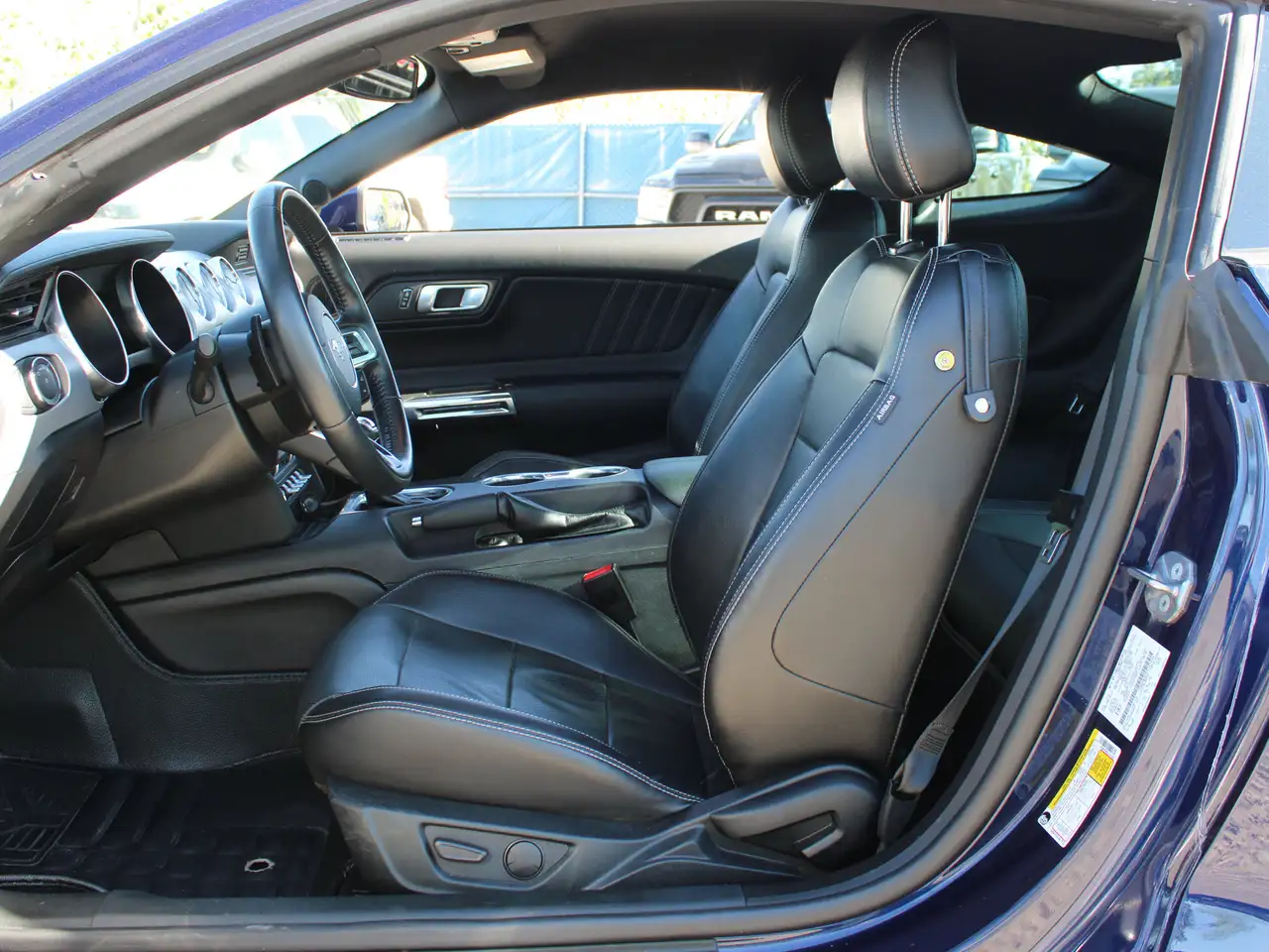 Ford Mustang photo Ford Mustang