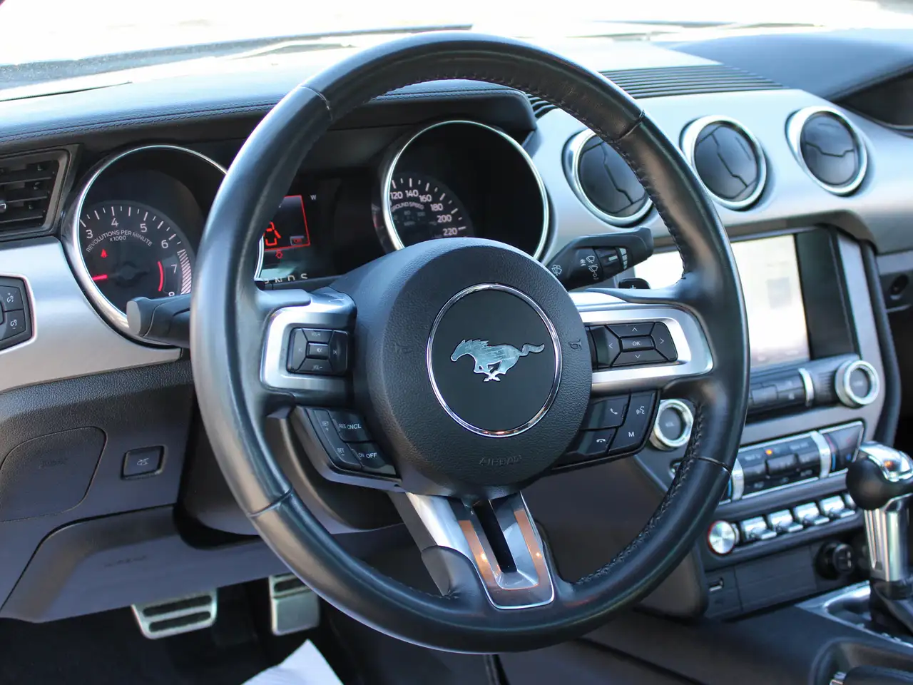 Ford Mustang photo Ford Mustang