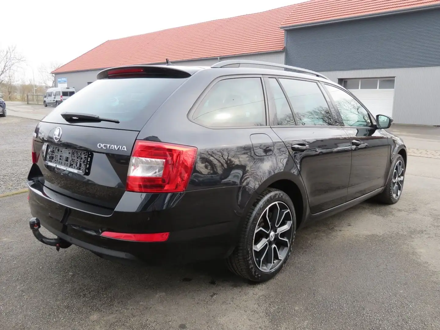 Skoda Octavia Combi Ambition Bi-Xenon AHK Navi Schwarz - 2