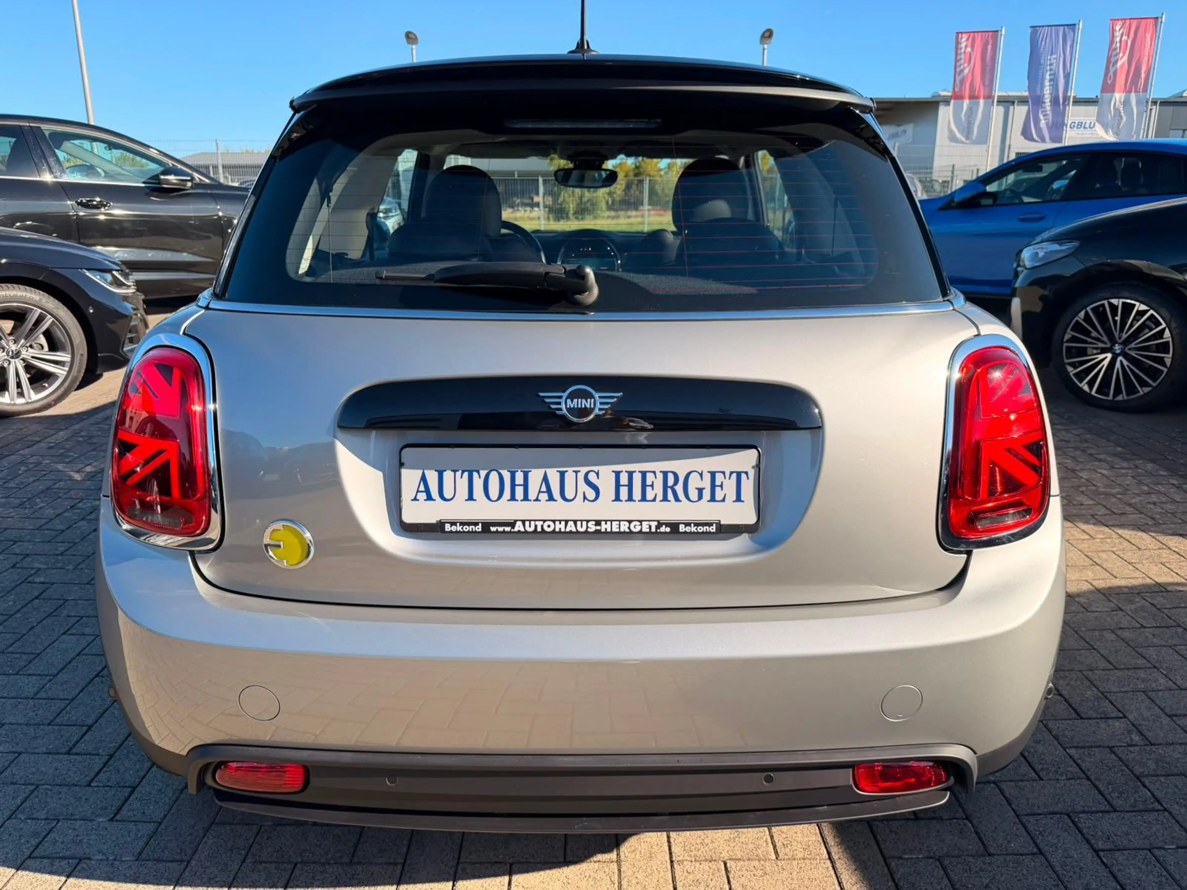 MINI Cooper SE Classic Trim — photo 7