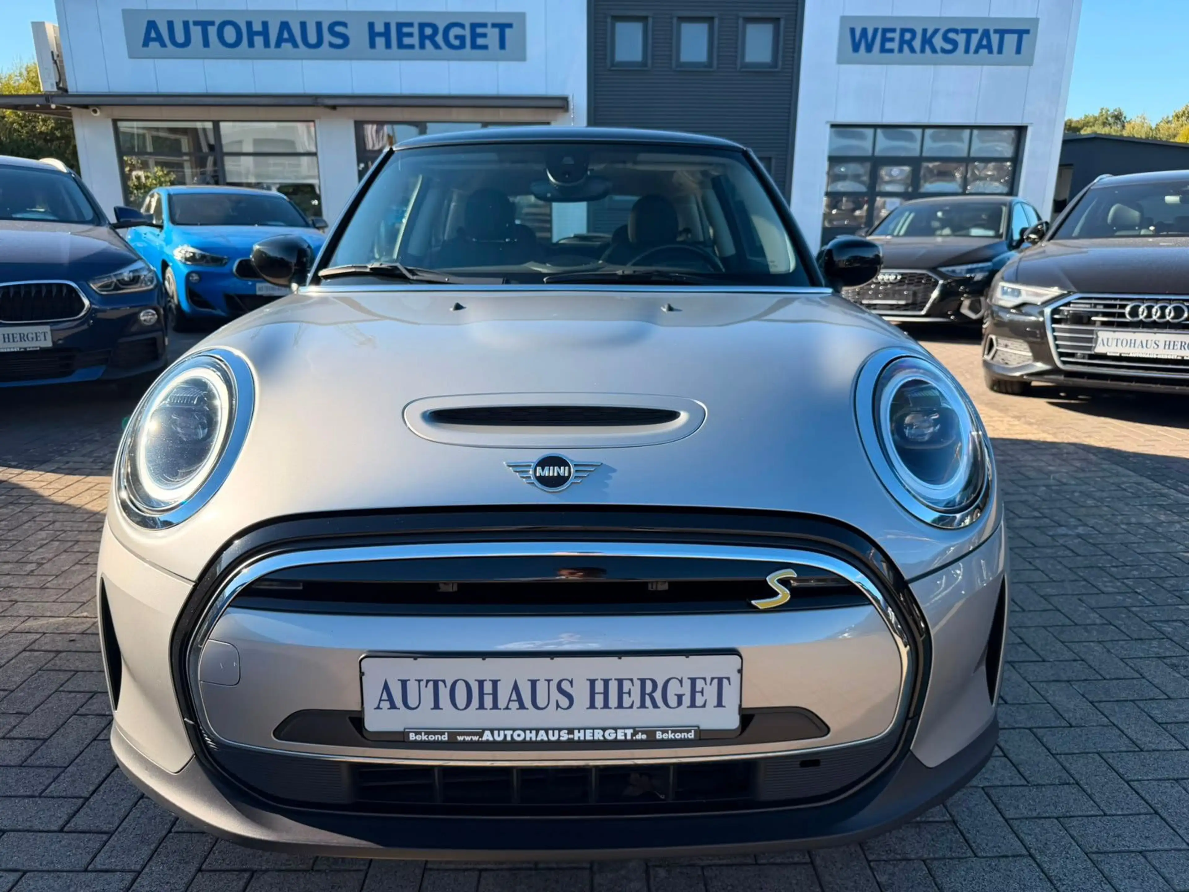 MINI Cooper SE Classic Trim — photo 3