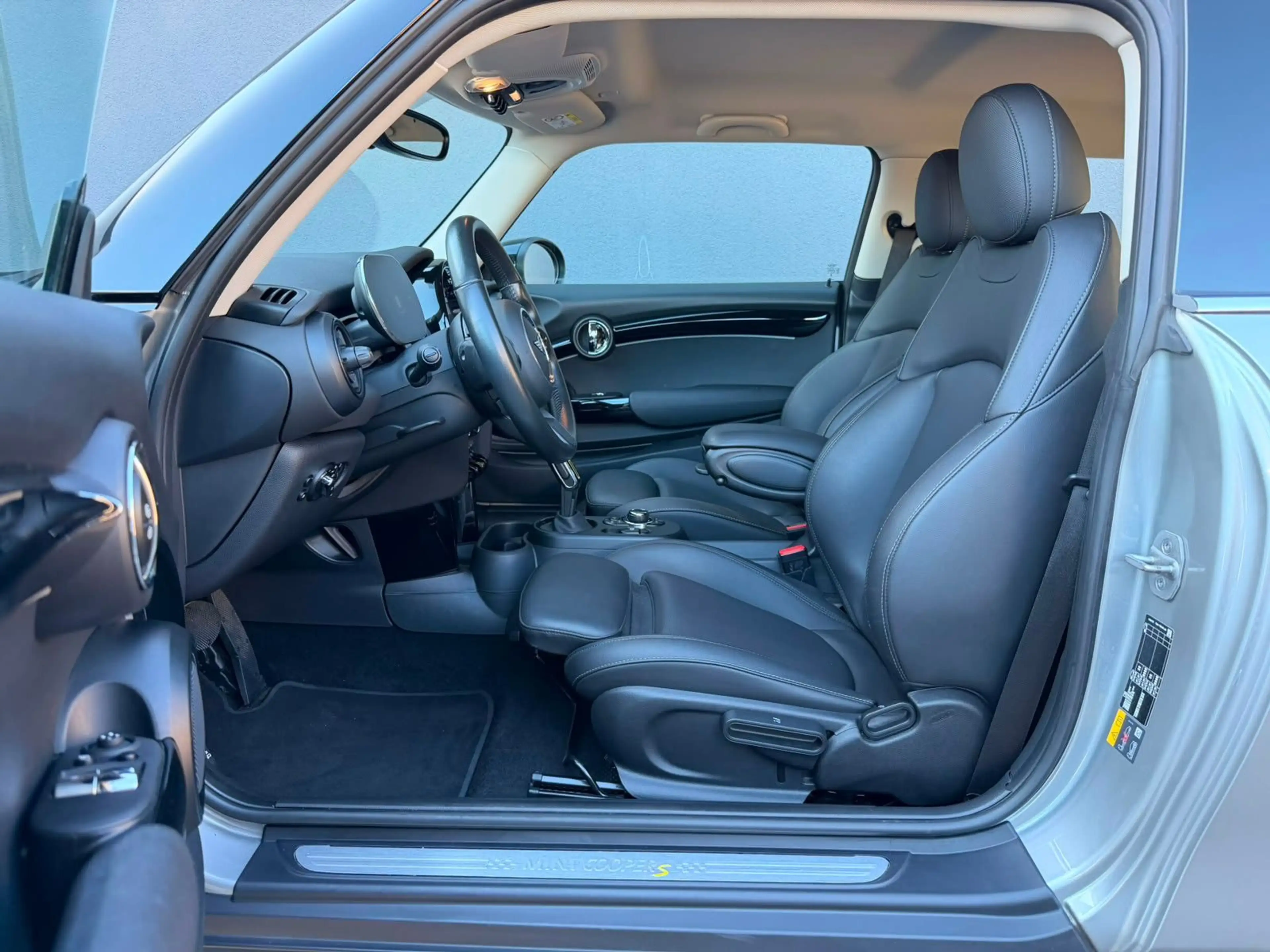 MINI Cooper SE Classic Trim — photo 10