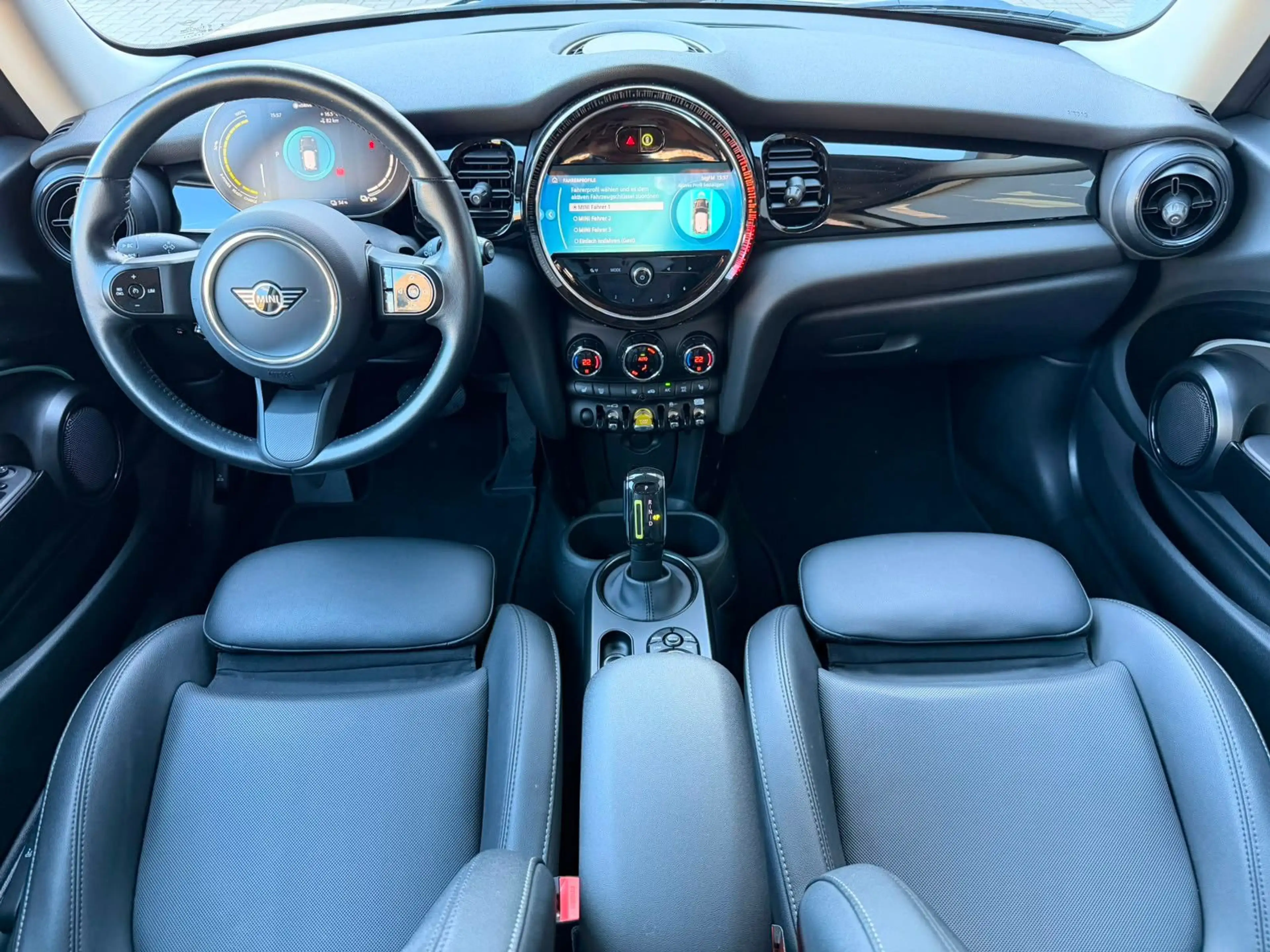 MINI Cooper SE Classic Trim — photo 13