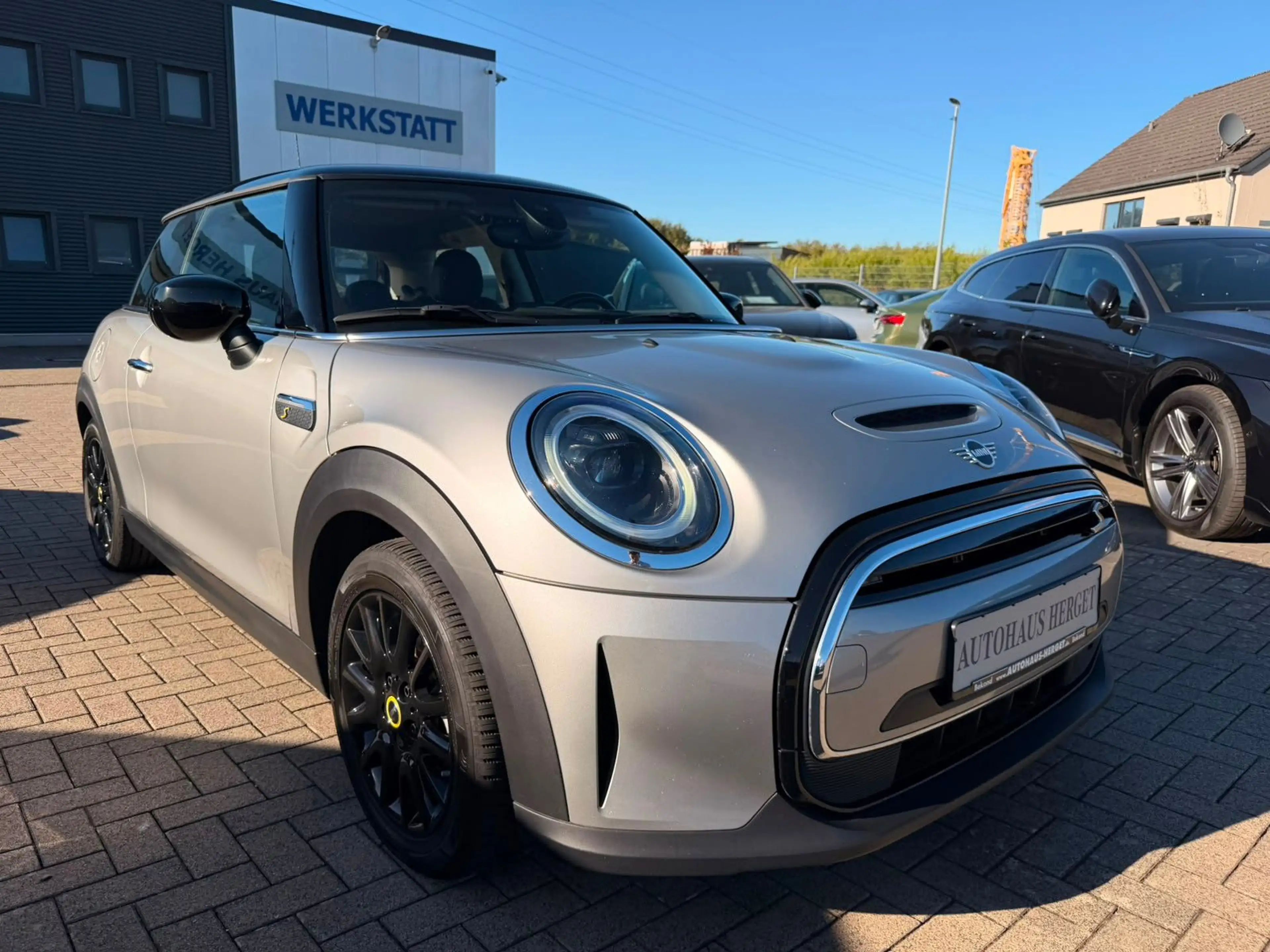 MINI Cooper SE Classic Trim — photo 4