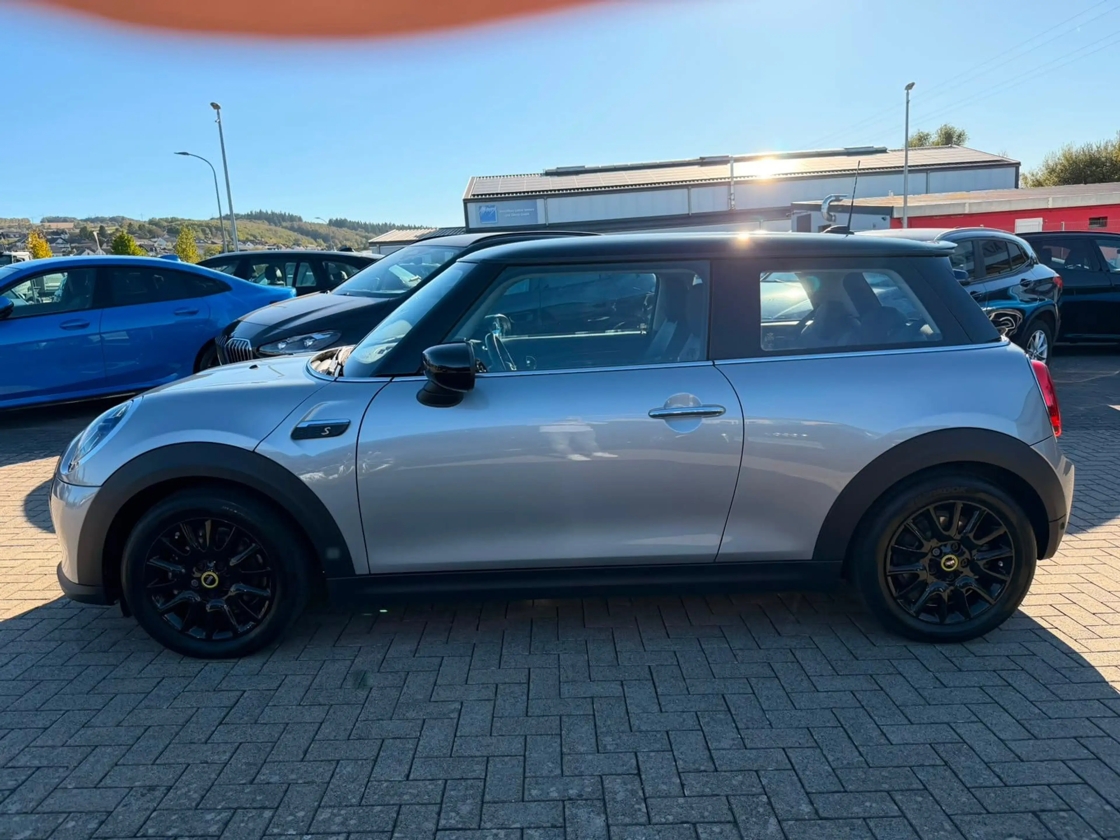 MINI Cooper SE Classic Trim — photo 9