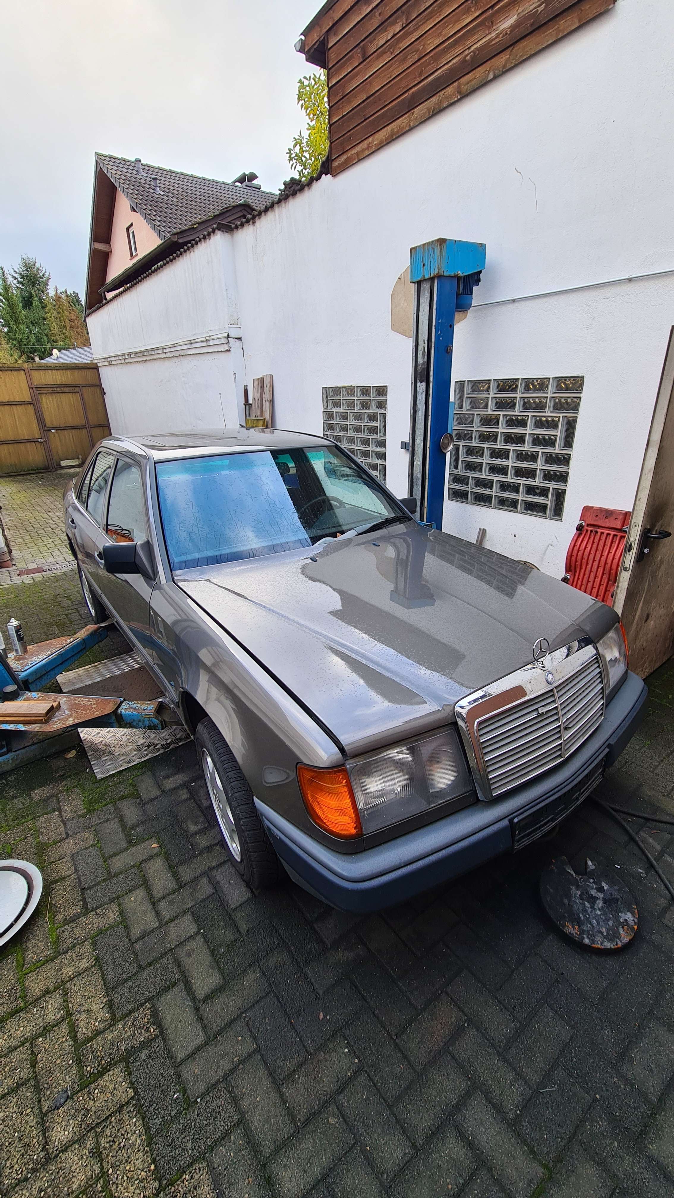Second hand Mercedes Benz E-Class 230