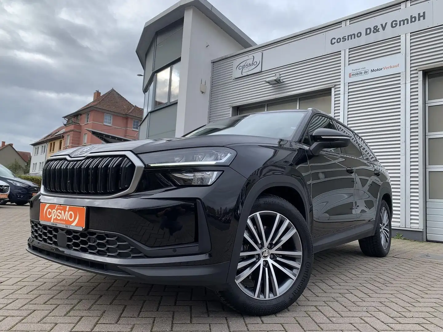 Skoda Kodiaq 1.5TSI Selection 7-Sitz AHK+19erLM+Memory Zwart - 1