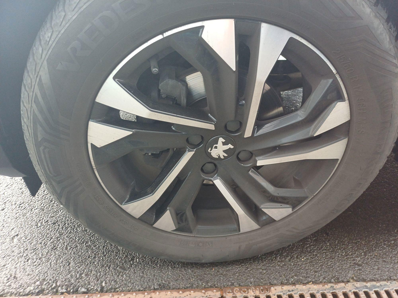 Peugeot 2008 1.2 Puretech 96kW S&S Allure Pack — photo 10