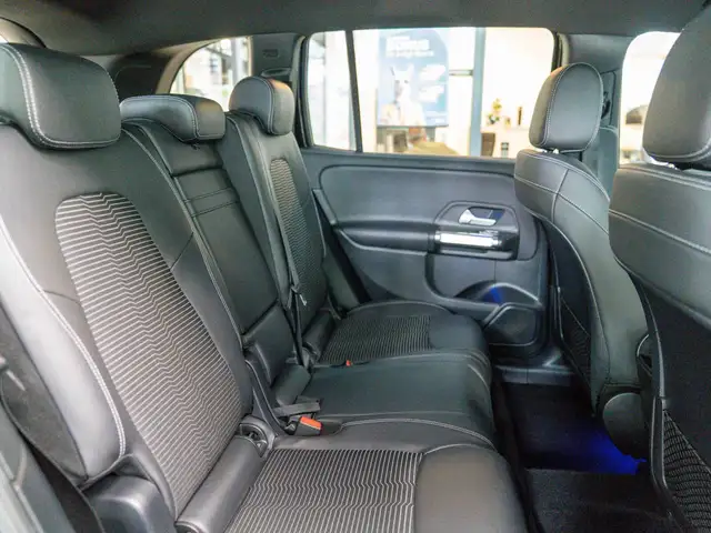 Mercedes-Benz GLB view 9