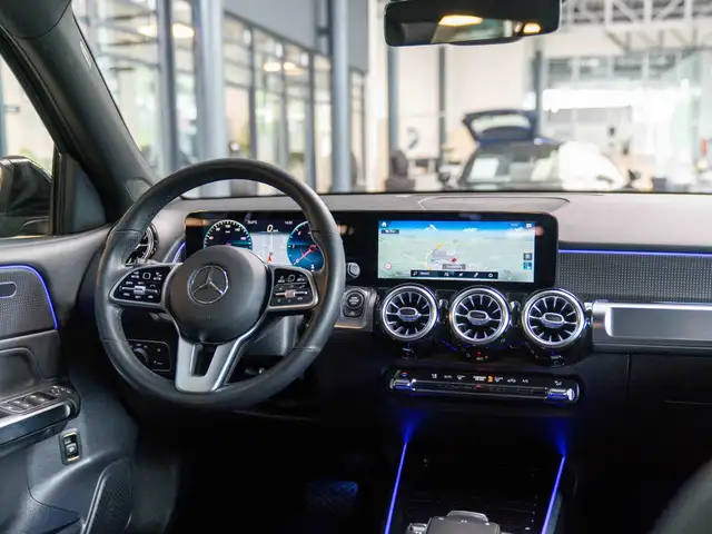 Mercedes-Benz GLB view 10