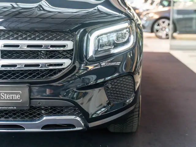 Mercedes-Benz GLB view 6