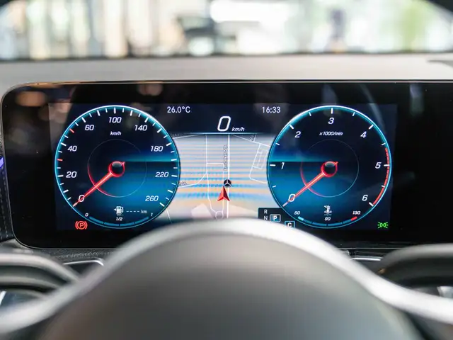 Mercedes-Benz GLB view 15