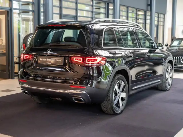 Mercedes-Benz GLB view 3