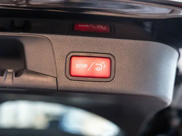 Mercedes-Benz GLB view 12