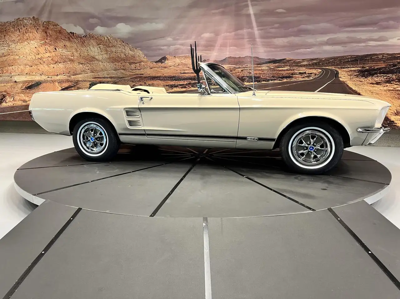 Ford Mustang Convertible, foto 2