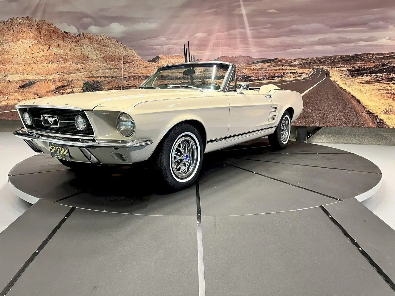Ford Mustang Convertible, foto 1