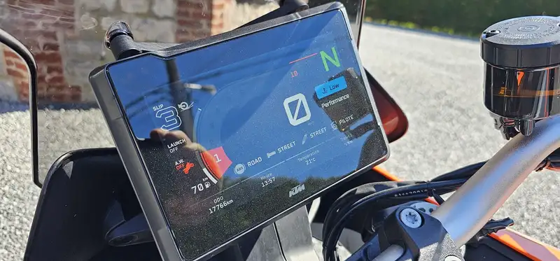 KTM 1290 Super Duke GT - foto 6