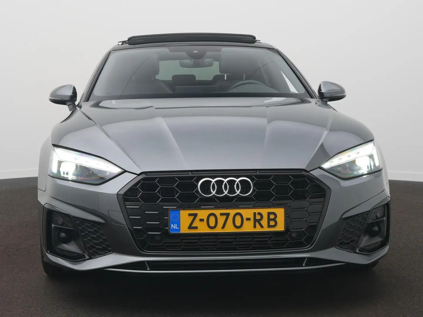 Audi A5 Sportback 35 TFSI S edition Competition S-Line | P Grijs - 2