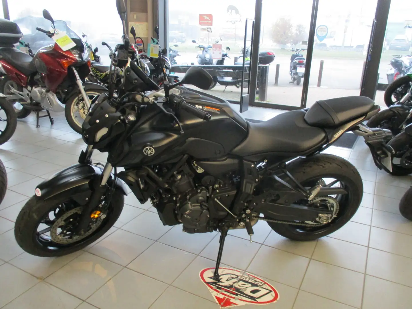Yamaha MT-07 Zwart - 1