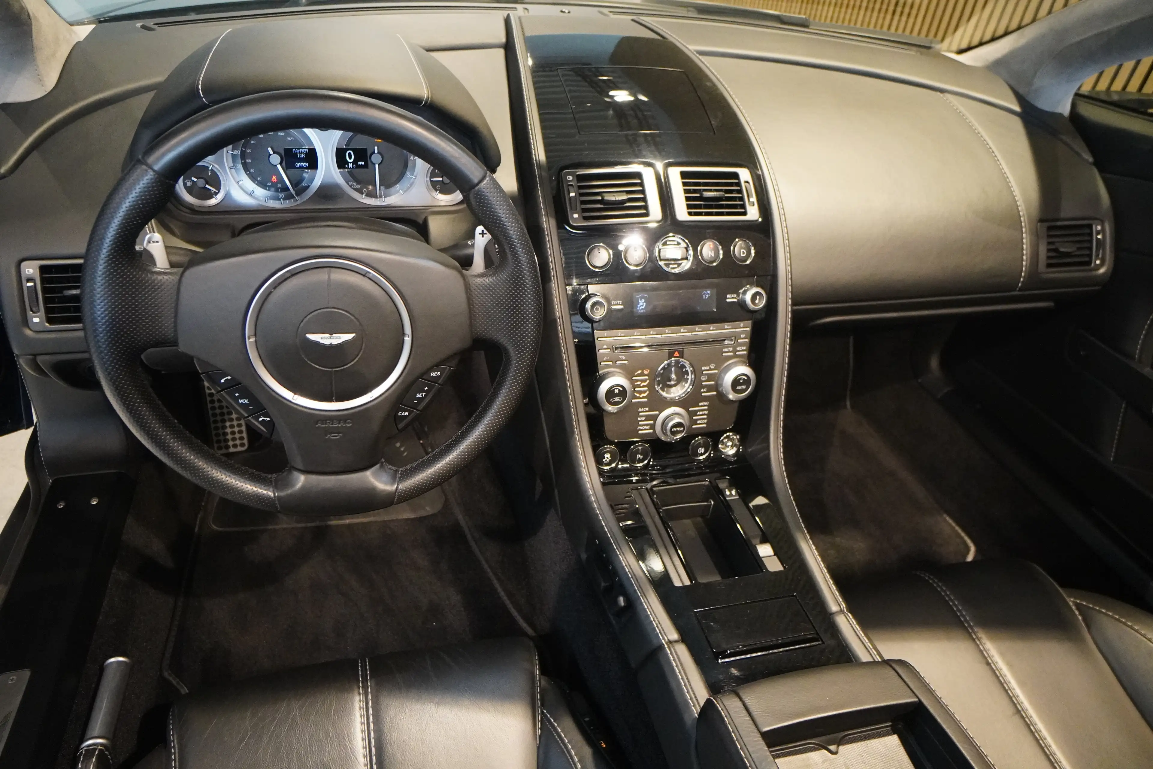 Aston Martin Vantage Vantage Roadster 4.7*U-frei*Kupplung NEU*Top-Zst.* — photo 7