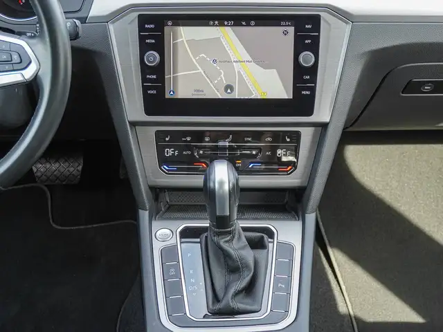 Volkswagen Passat view 11
