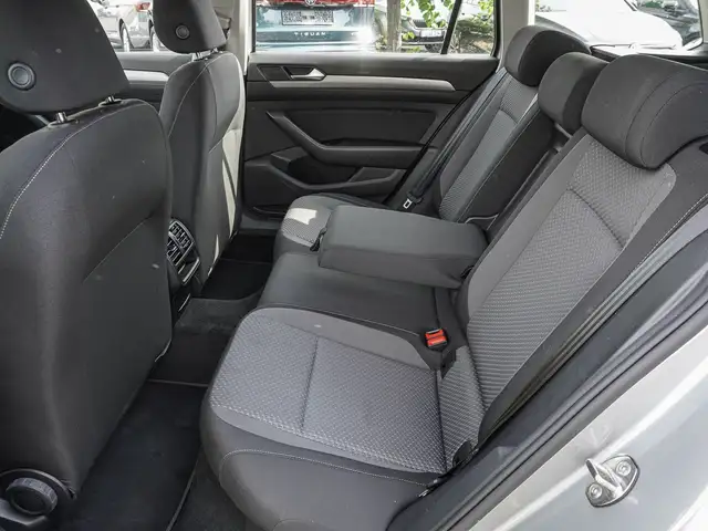 Volkswagen Passat view 15