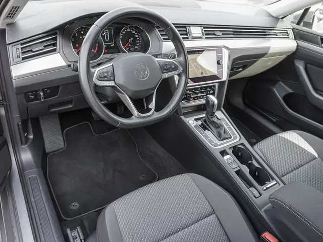 Volkswagen Passat view 8