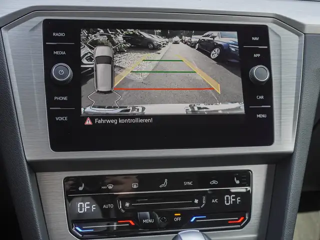 Volkswagen Passat view 12