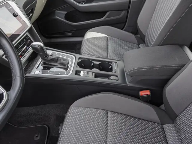 Volkswagen Passat view 14